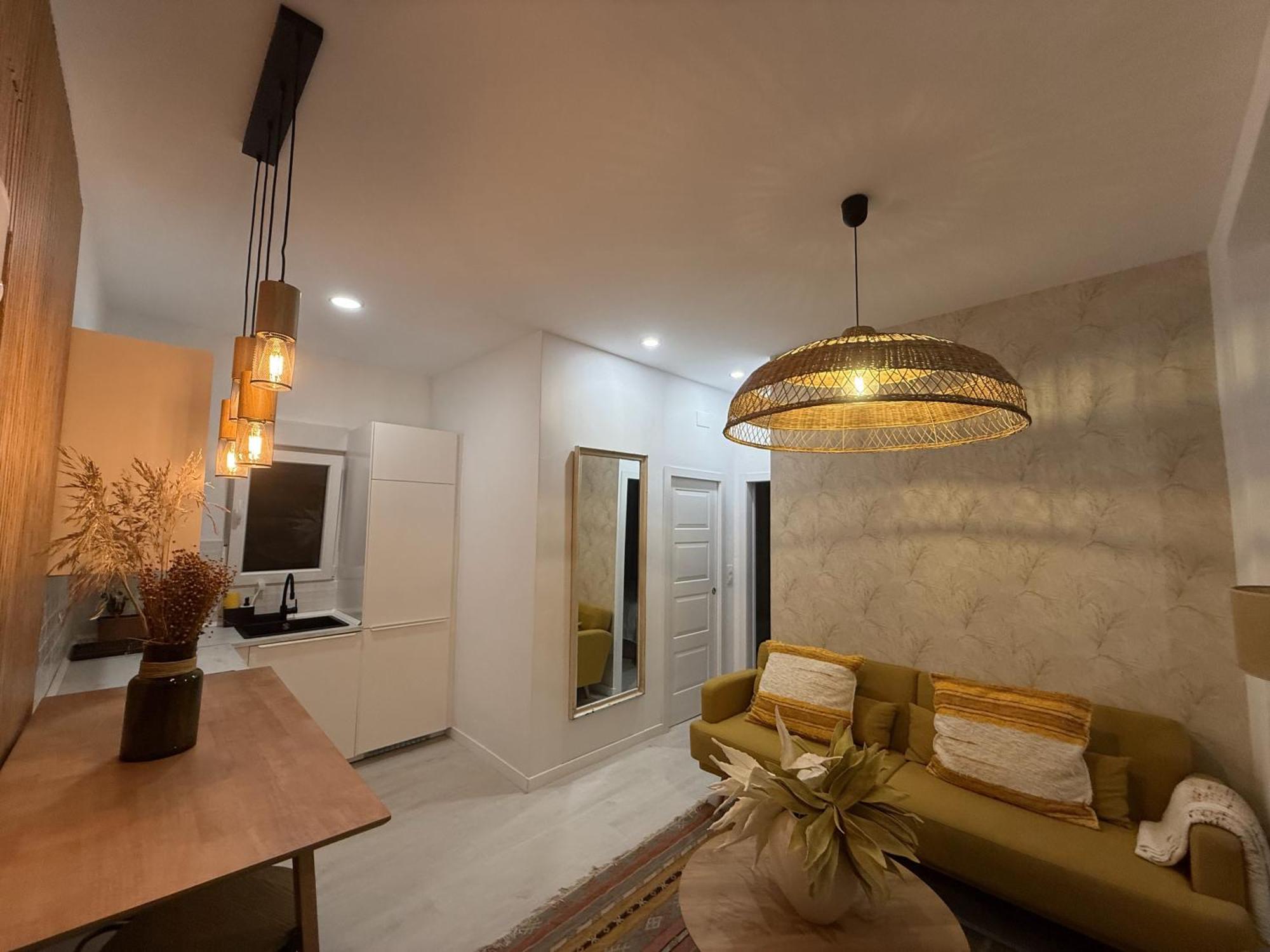Penthouse Center *